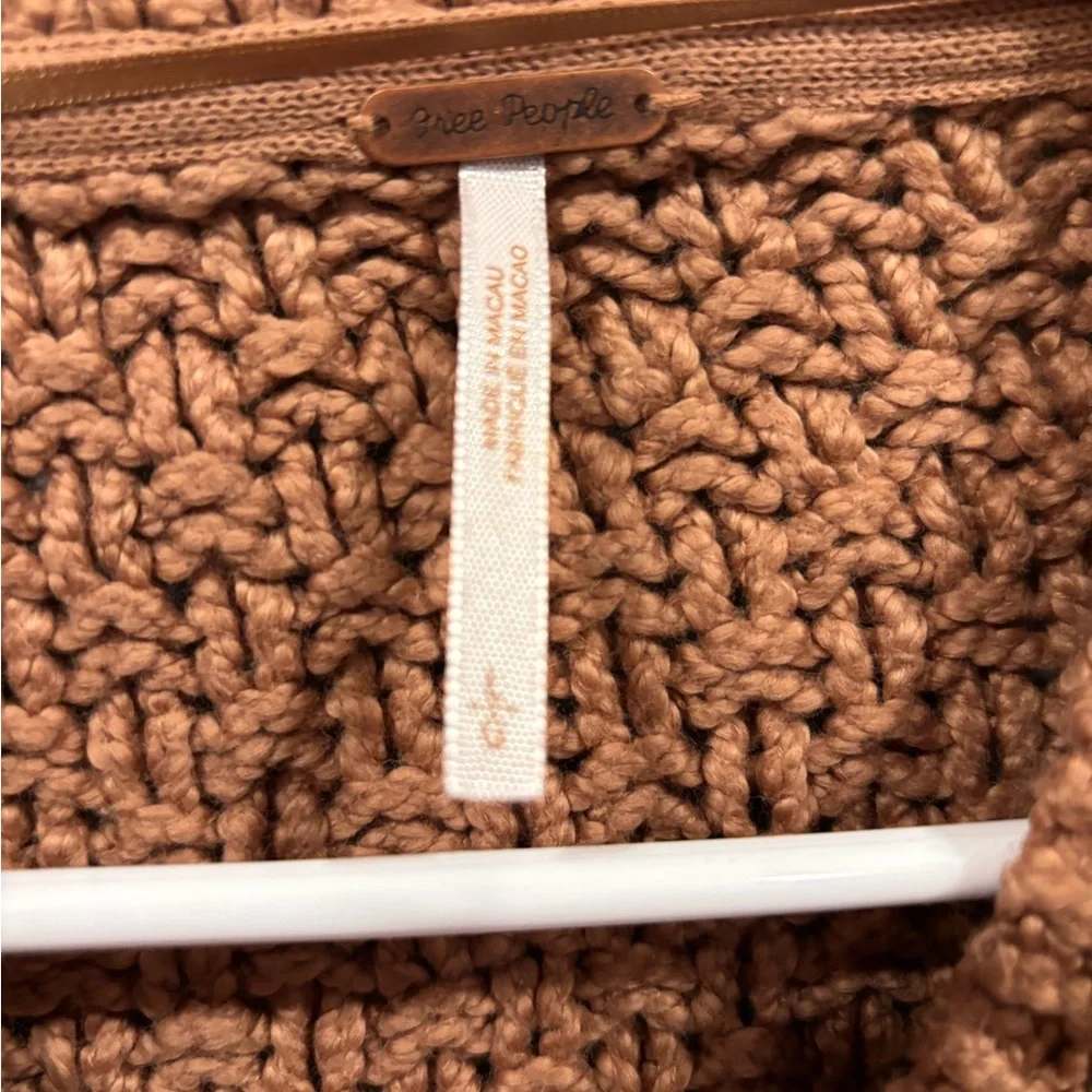 Brand new Free People Bonfire Chunky  knit sweater size large - Picture 4 of 4